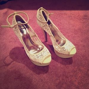 6-inch Cream Lace High Heels, great used condition.